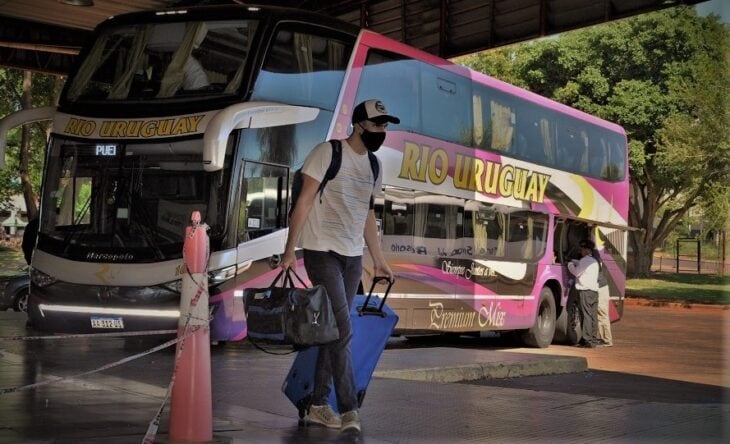 Importante movimiento de personas en la Terminal de ómnibus de Posadas por las fiestas