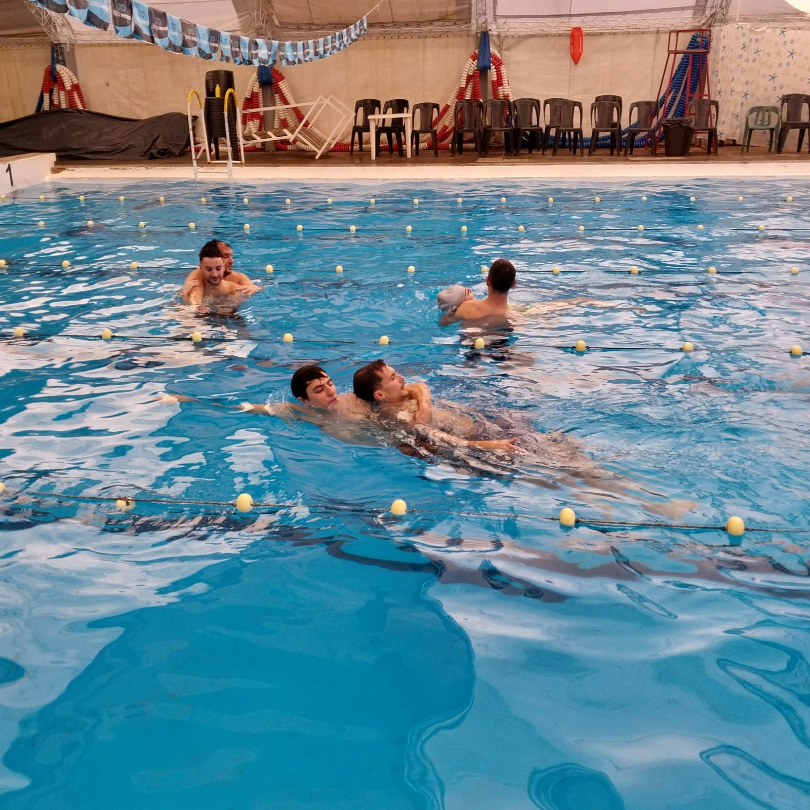 Echesortu Fútbol Club incorporó un curso de aspirantes a guardavidas en Rosario.