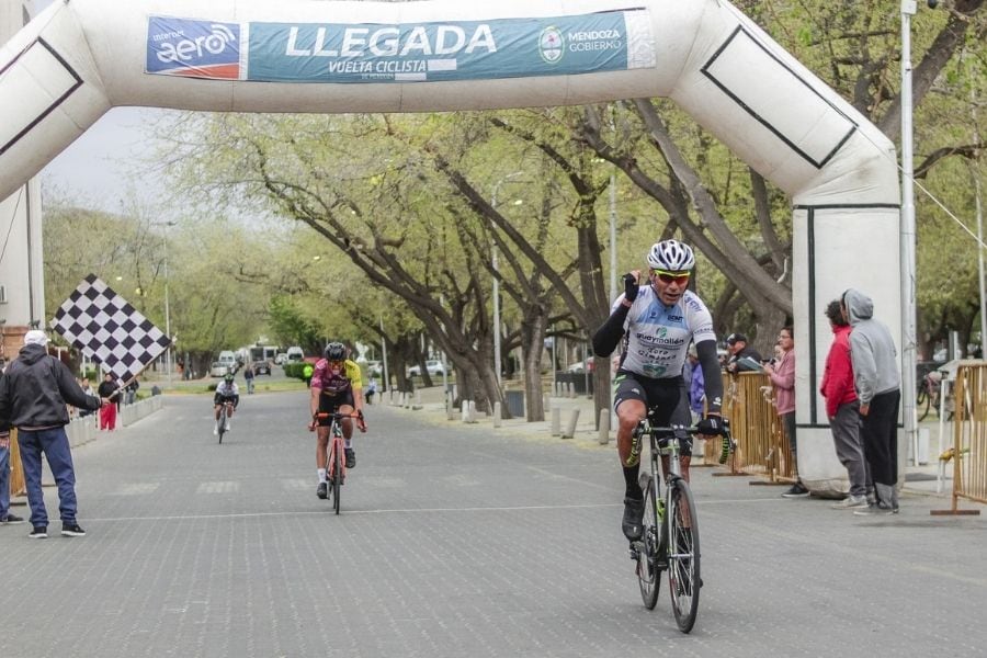 Corvalán se quedó con la penúltima fecha.