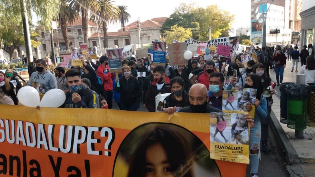 Familiares, amigos y v ecinos de San Luis se manifestaron en reclamo por la aparición con vida de Guadalupe Lucero, desaparecida hace 61 días.