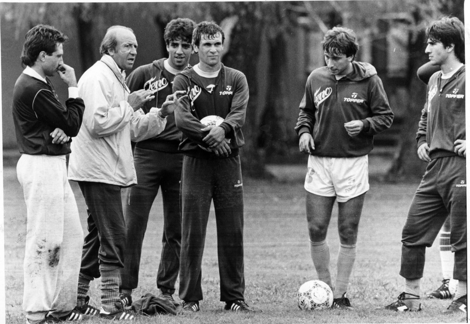 Carlos Timoteo Griguol en su época de entrenador. (Foto de archivo: Clarín)