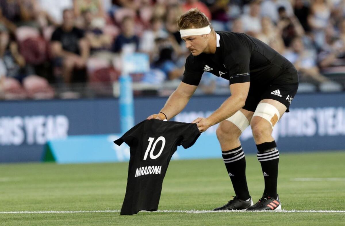 Antes del Haka, los All Blacks homenajearon a Diego Maradona con una “ofrenda”