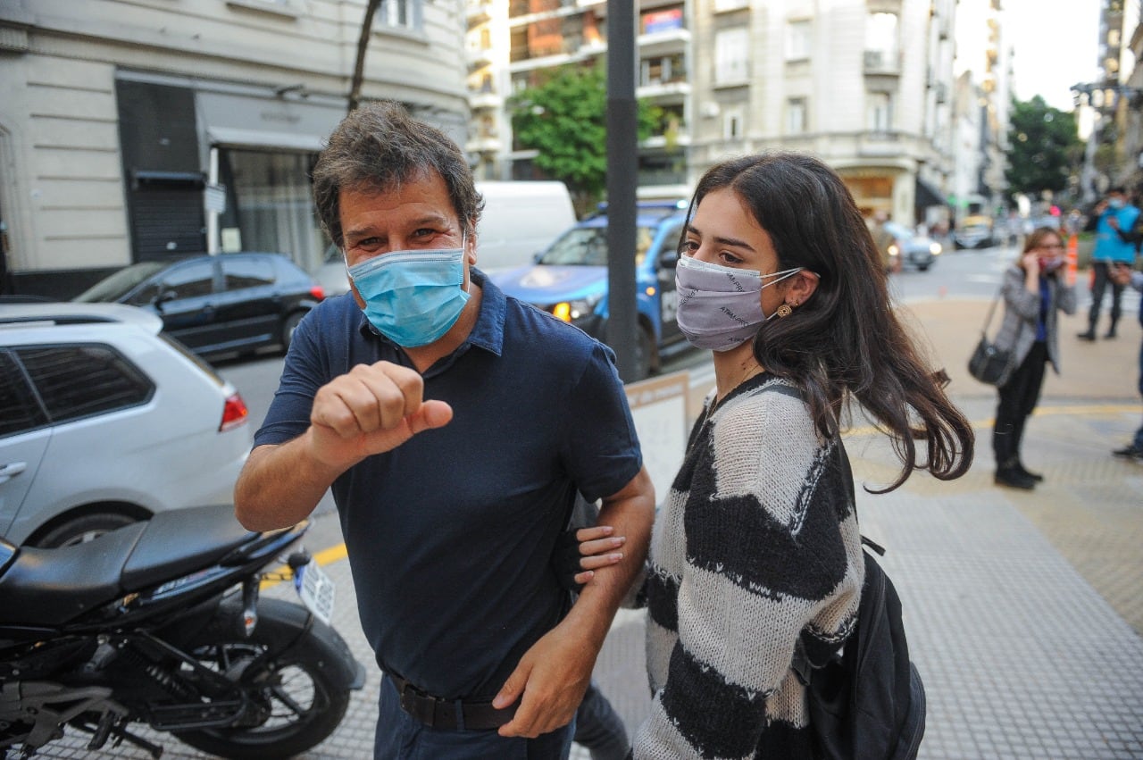 PASO 2021: Facundo Manes votó y llegó a la escuela con su hija