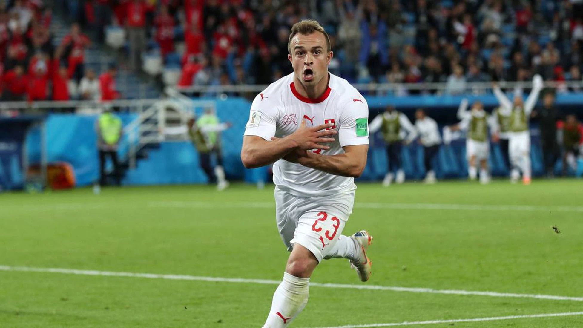 El gesto de Xherdan Shaqiri tras convertirle a Serbia en Rusia 2018. Foto: Twitter @RodrigoLVazquez