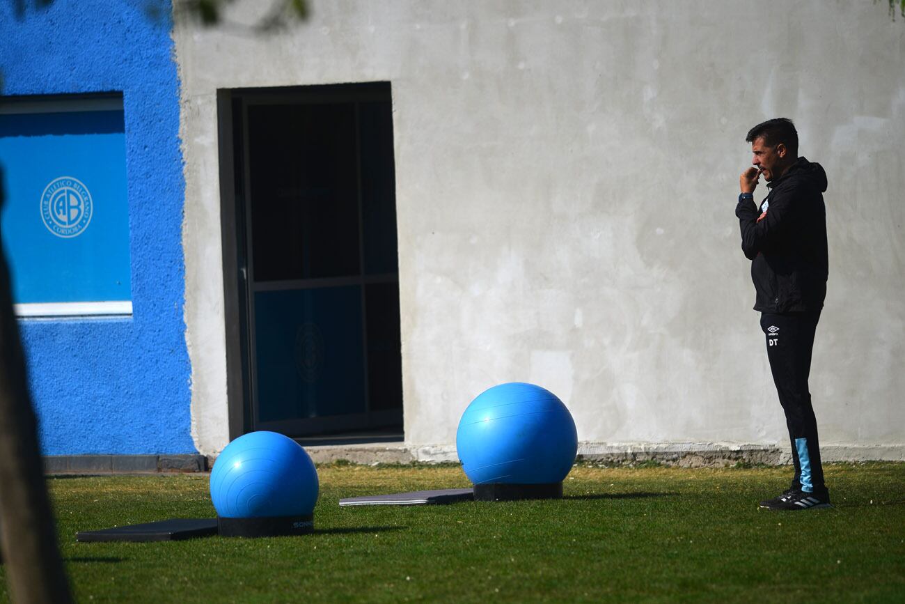 El plantel de Belgrano retomó los entrenamientos en el predio de Villa Esquiú, con miras al partido que viene con Atlético Tucumán.  (Nicolás Bravo / La Voz)