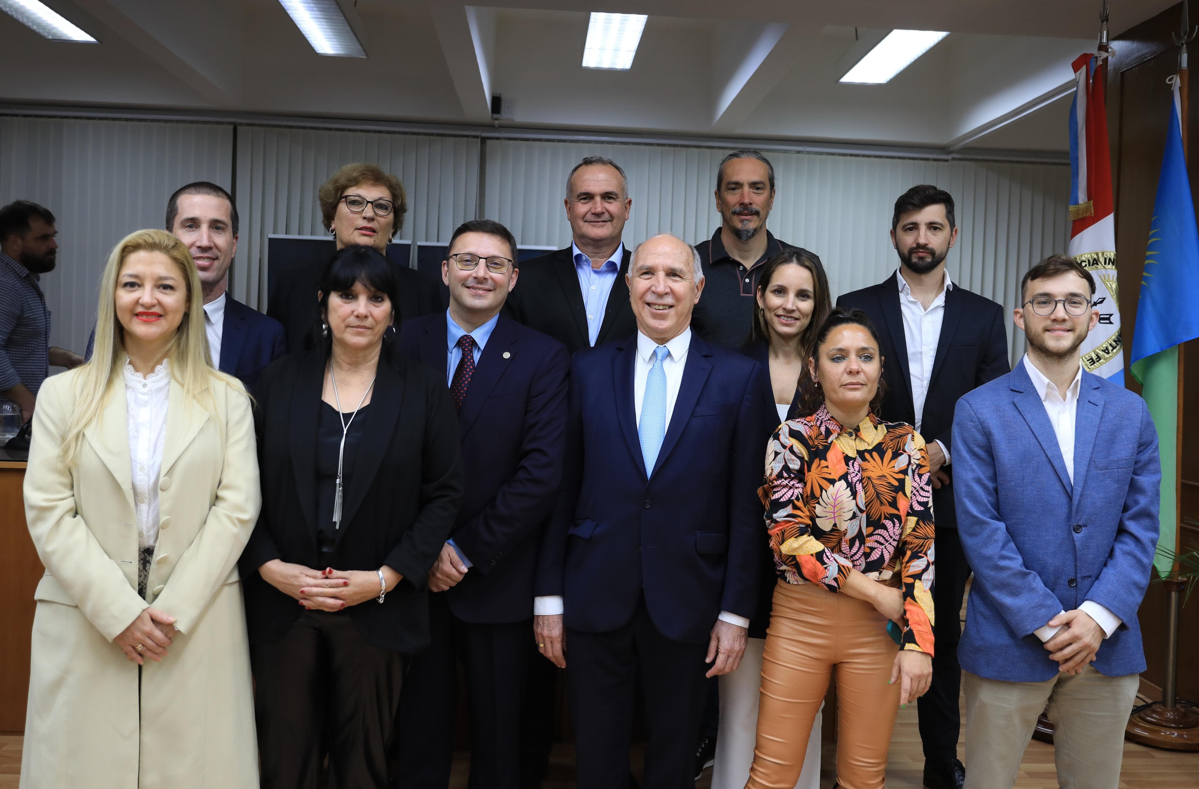 El ministro de la Corte Suprema de Justicia, Ricardo Lorenzetti junto a los concejales de la ciudad de Rafaela