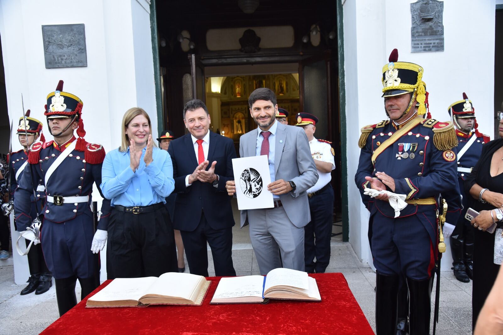 El gobernador Maximiliano Pullaro encabezó este sábado el acto en conmemoración del 212° aniversario del Combate de San Lorenzo, que tuvo lugar un 3 de febrero de 1813.