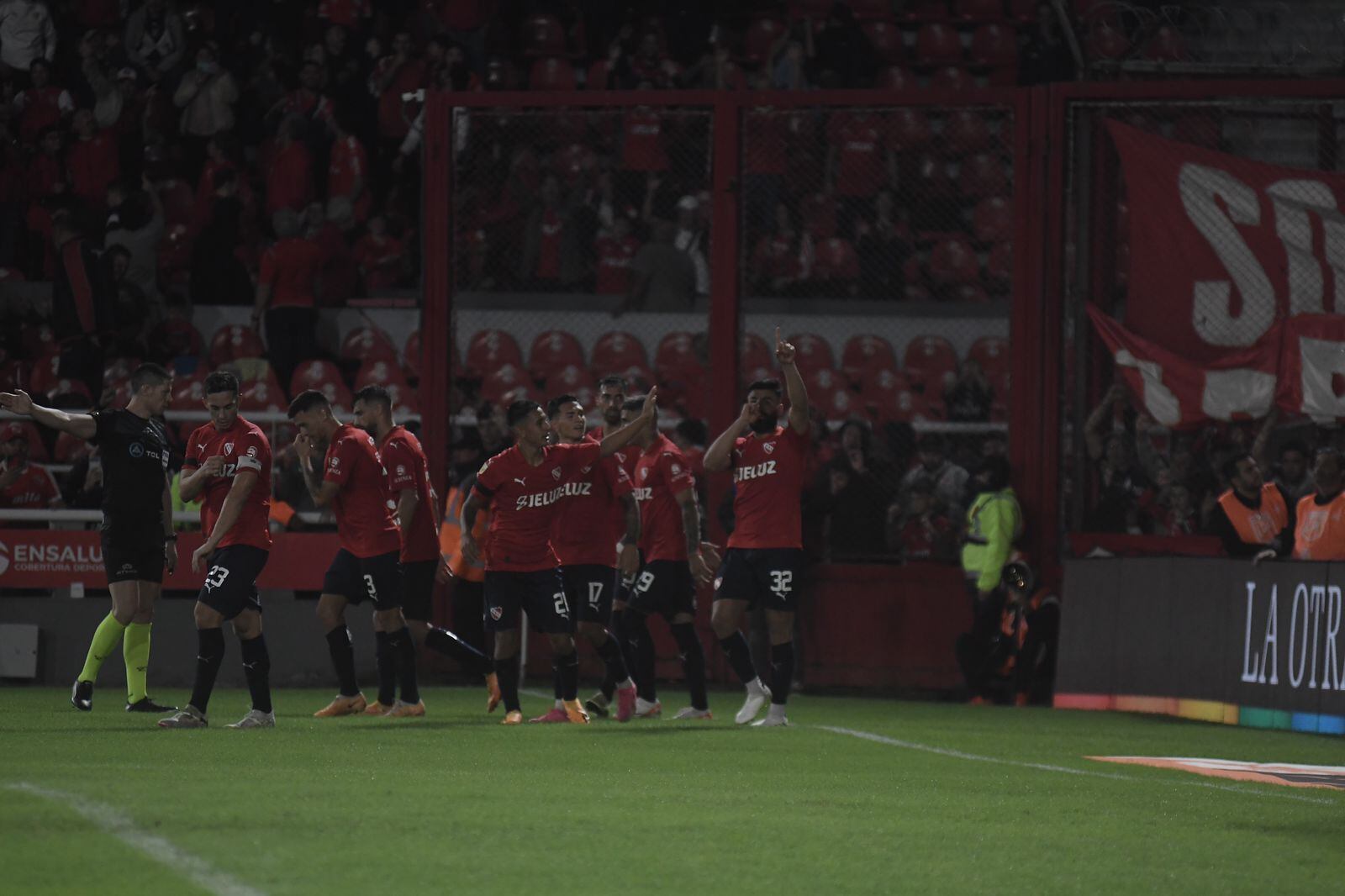 Muchas polémicas. Talleres visitó a Independiente por la última fecha de la Zona A de la Copa de la Liga Profesional 2024. (Federico López Claro / La Voz)