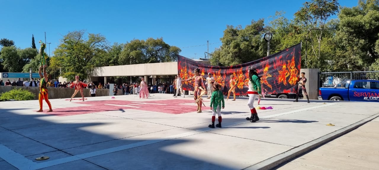 Intervención del circo Servian en el hospital Central.