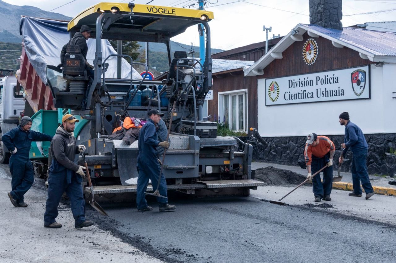 Trabajos de recuperación vial que lleva adelante la Municipalidad de Ushuaia.