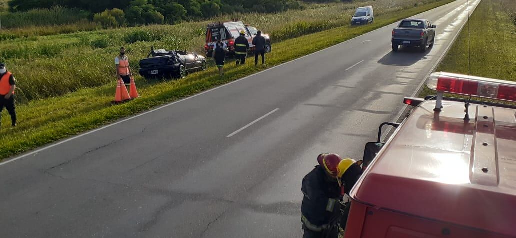 Accidente cerca de Brinkmann, Bomberos y Policía en el lugar.