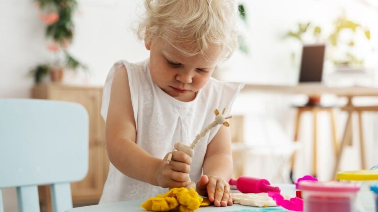 Clases de tejer, espadas y jardinería: así es un colegio de pedagogía Waldorf