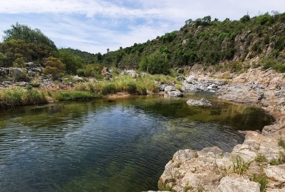 El curso de agua es una maravilla ubicada a 120 kilómetros de la capital. Tiene playas de arenas, ollas profundas y aguas turquesas.