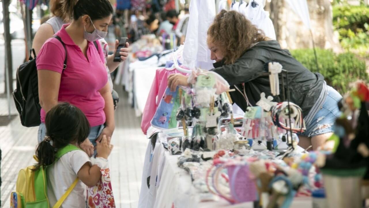 Llega la segunda feria especial por la vuelta a clases a plaza Sarmiento