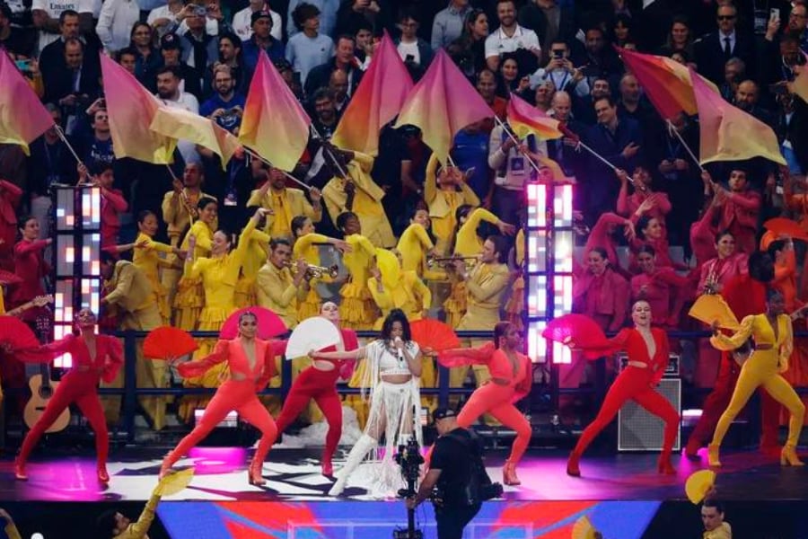 Camila Cabello en la final de la Champions League: así fue su show en vivo.