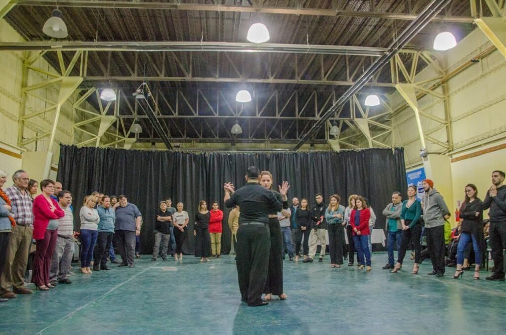 La pareja dando cátedra de cómo se baila un buen Tango