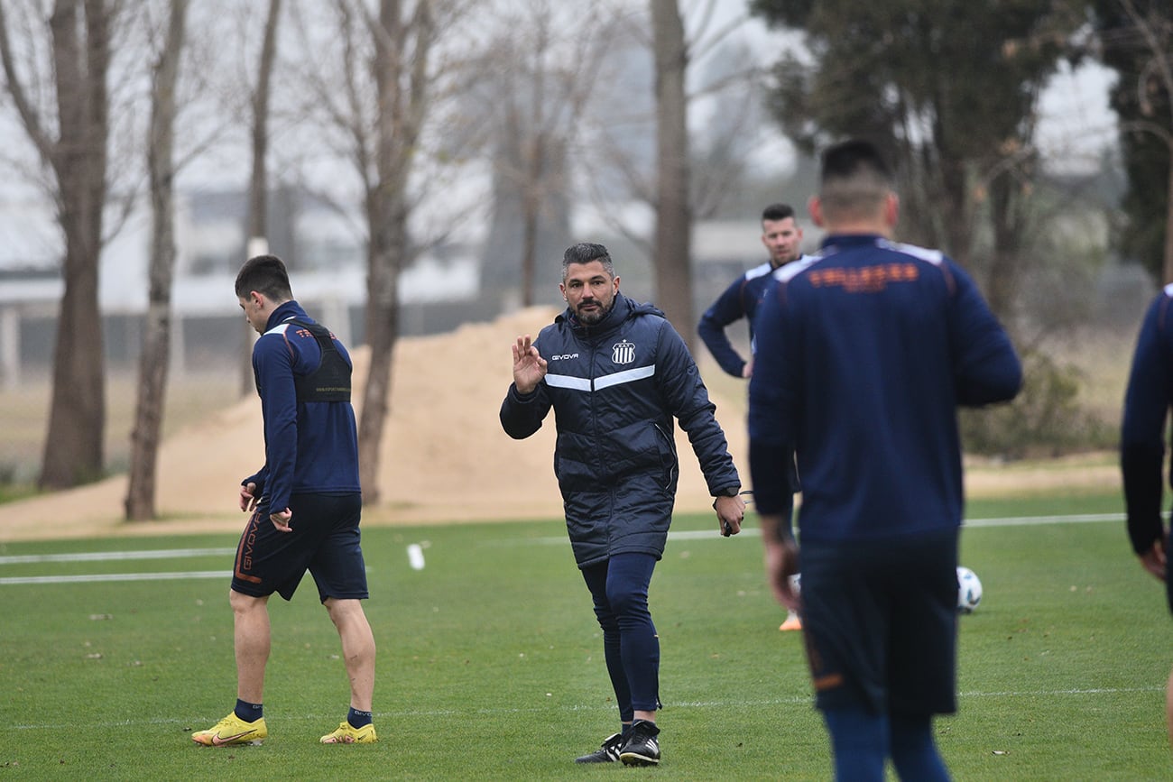 Javier Gandolfi Entrenamiento de Talleres. foto Pedro Castillo