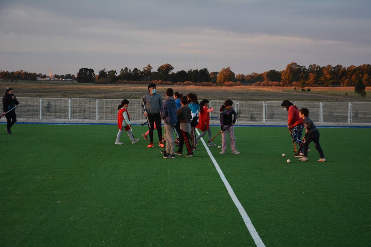 Entrenamiento de la Escuelita de Hockey sobre césped