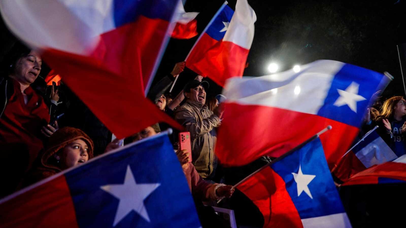 Simpatizantes del Partido Republicano, opositor al partido de gobierno del presidente Gabriel Boric, celebraron el triunfo electoral de la noche del pasado domingo 7 de mayo.