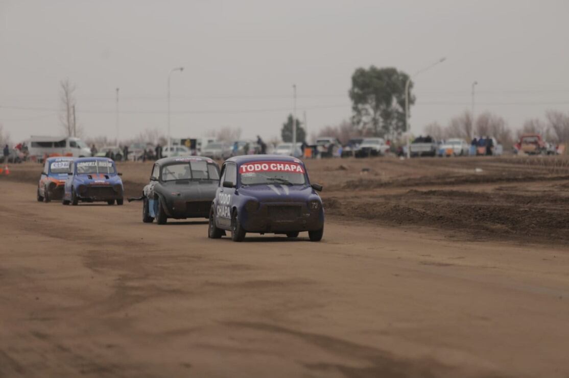 Alrededor de 100 pilotos participaron de una nueva fecha de las categorías tradicionales en el autódromo de General Alvear.