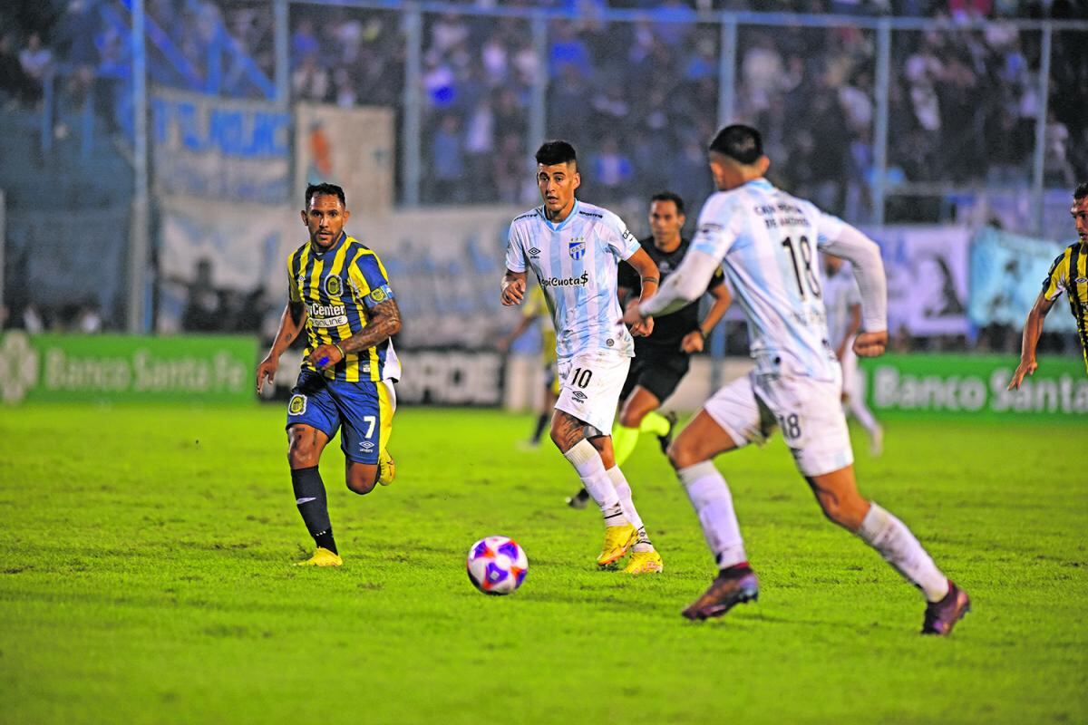 Joaquín Pereyra es pretendido por Talleres. La directiva acelera gestiones para quedarse con el volante ofensivo de Atlético Tucumán. (Foto: La Gaceta)