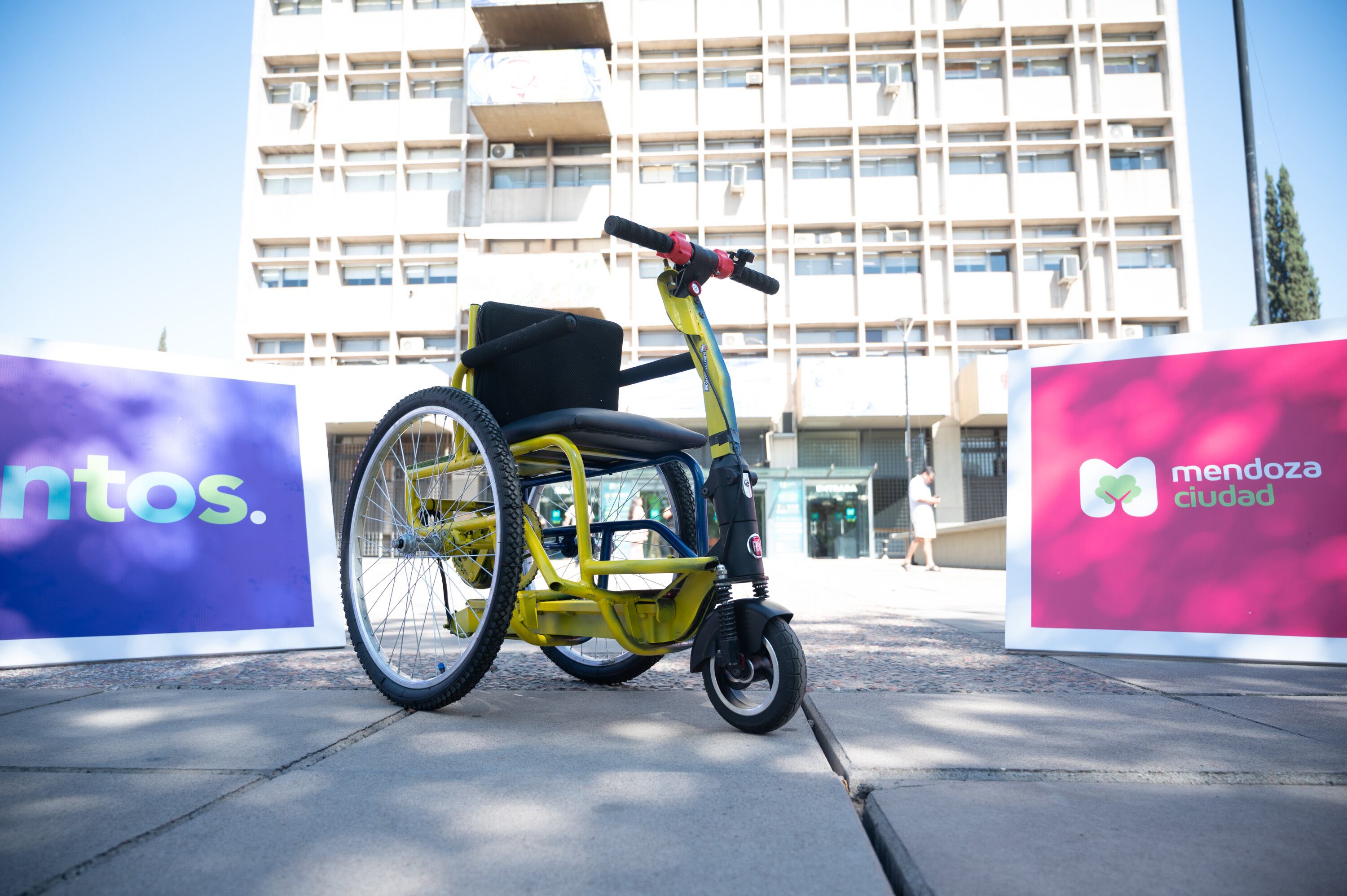 En Mendoza diseñaron una bicicleta inclusiva para una niña