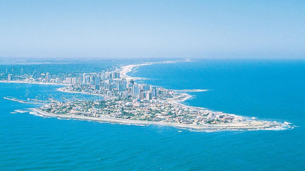 Punta del Este es uno de los destinos que más argentinos recibe durante el verano.