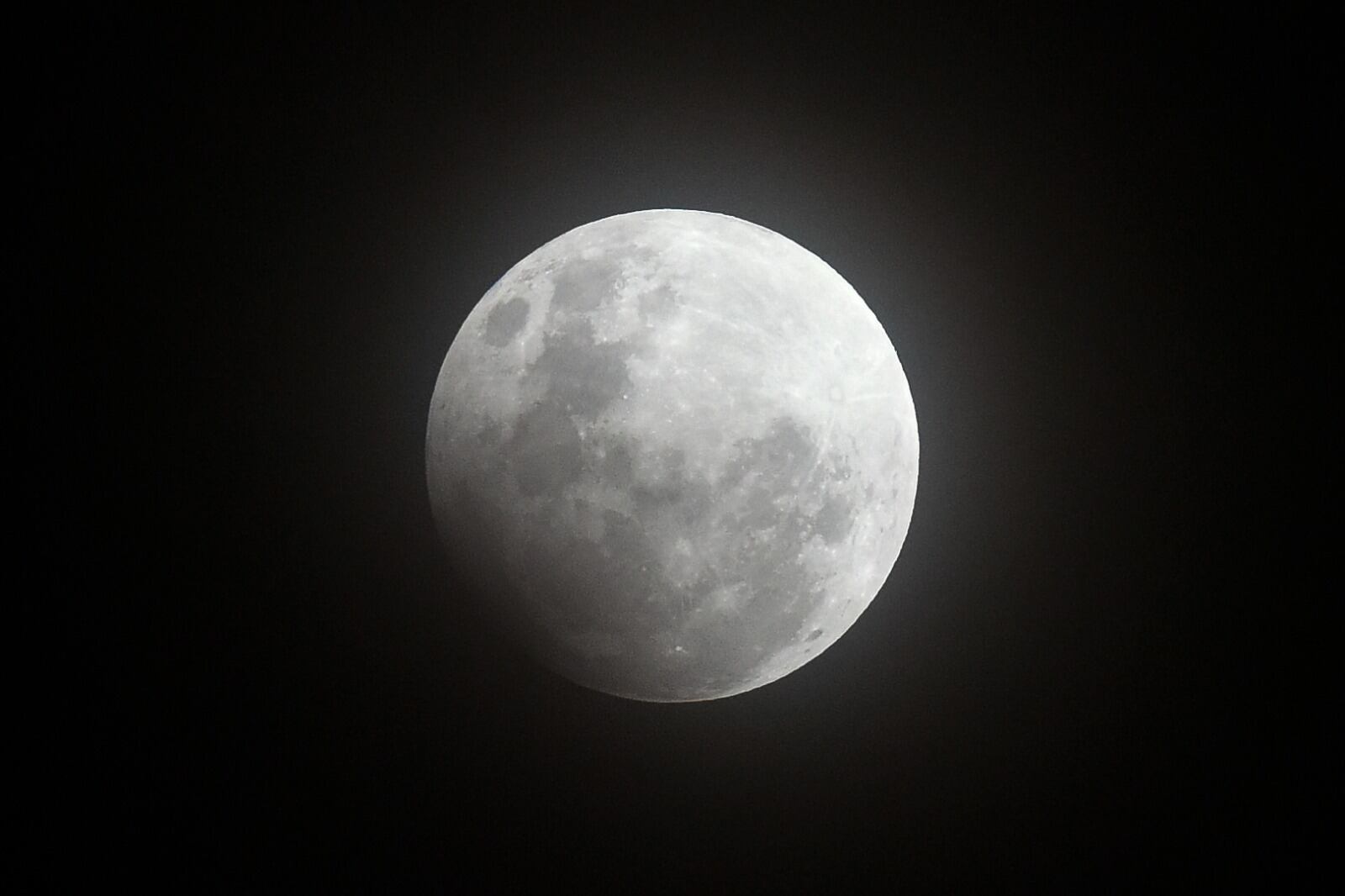 Cómo se ve el eclipse parcial de Luna desde Córdoba.