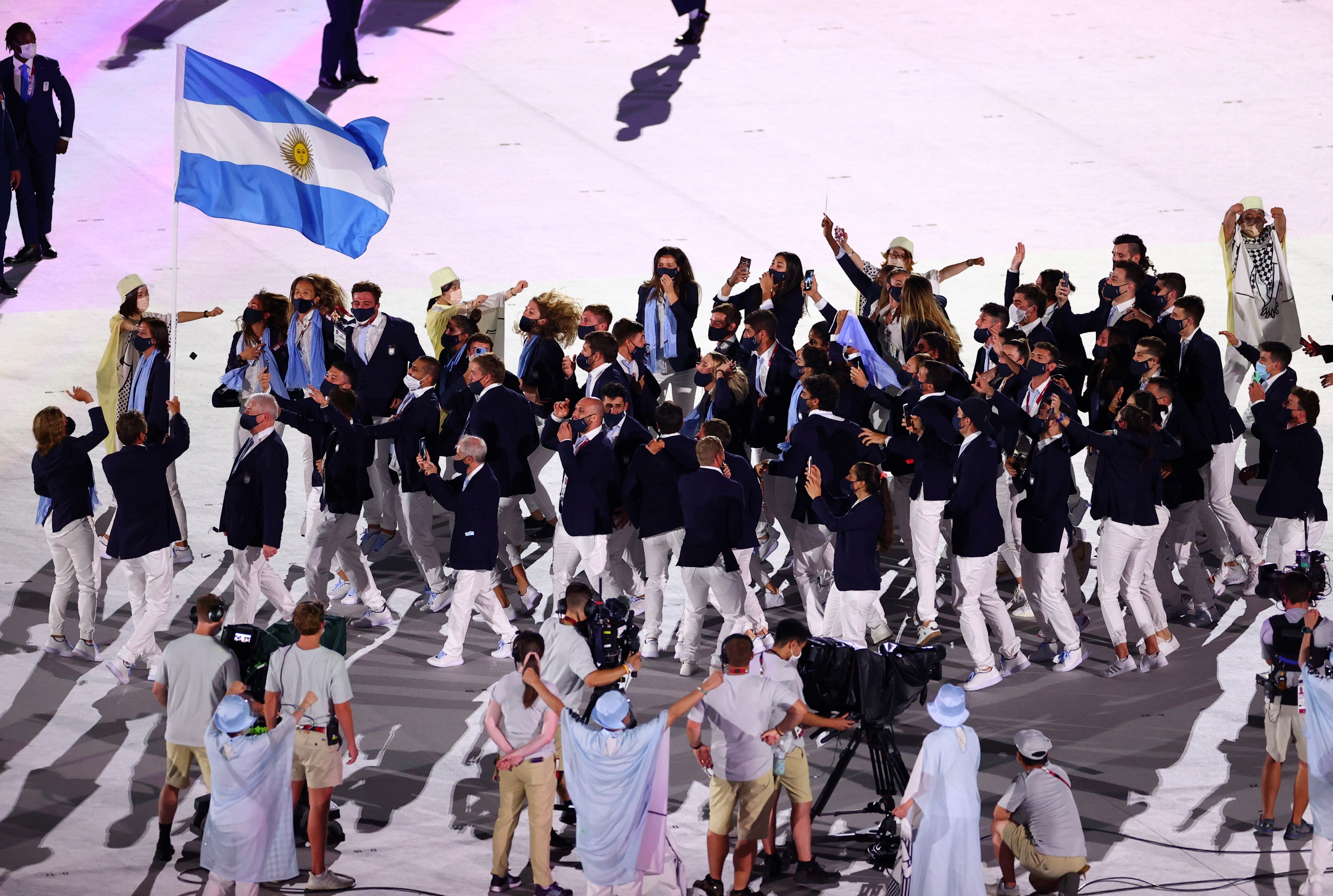 La alegría de la delegación argentina en la ceremonia inaugural de los Juegos Olímpicos Tokio 2020.