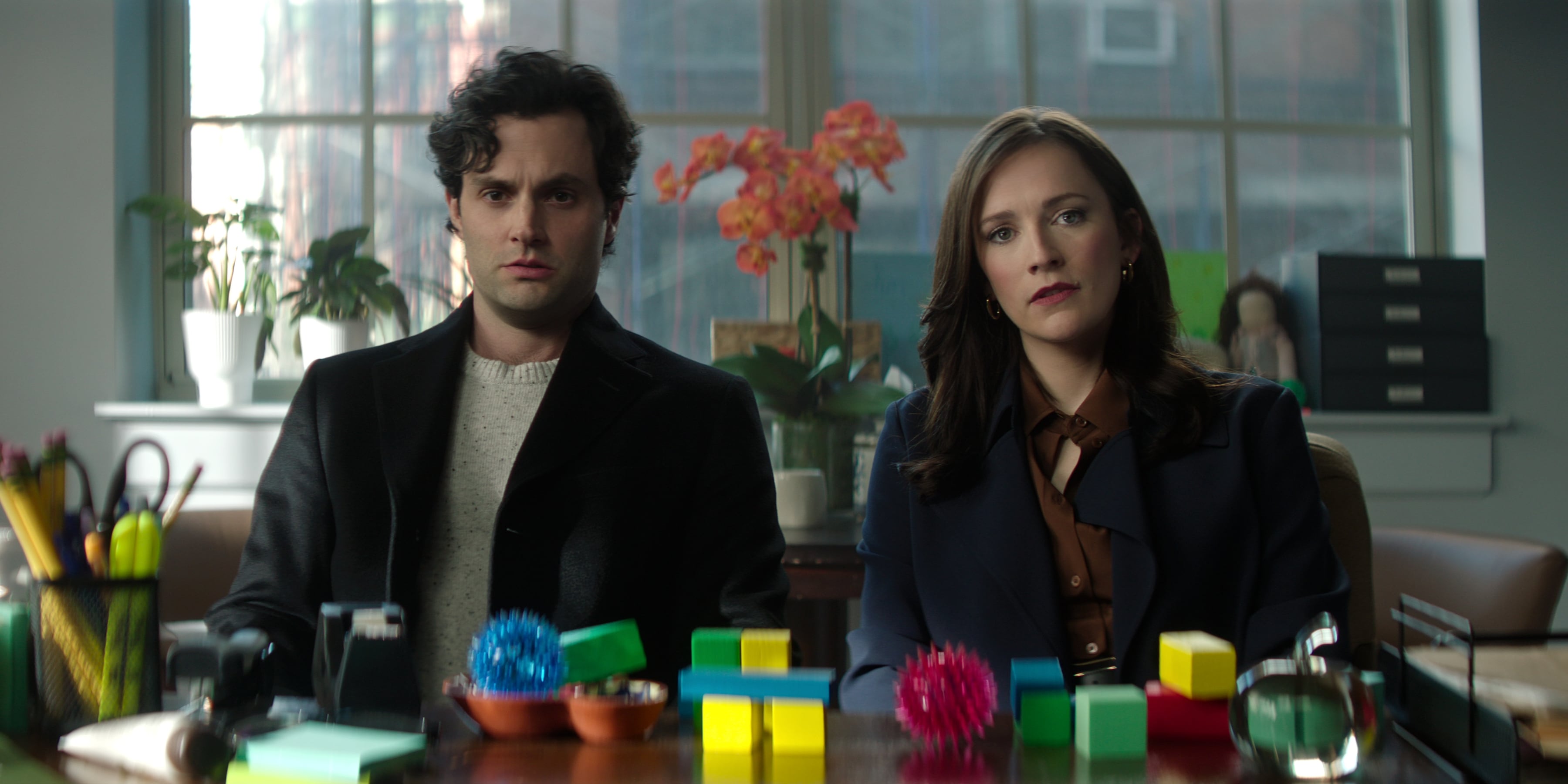 You. Penn Badgley como Joe Goldberg, Charlotte Ritchie como Kate Lockwood. Foto: Netflix.