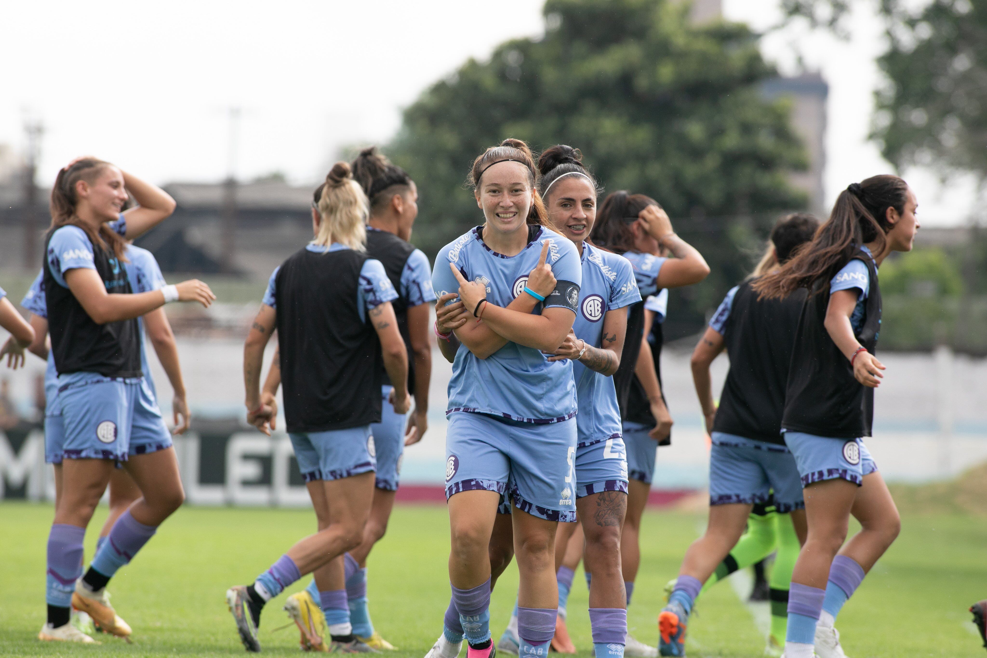 Victoria Arrieto celebra su gol ante UAI Urquiza (Belgrano)