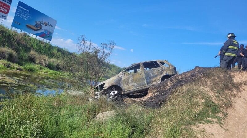 El cuerpo estaba dentro del auto