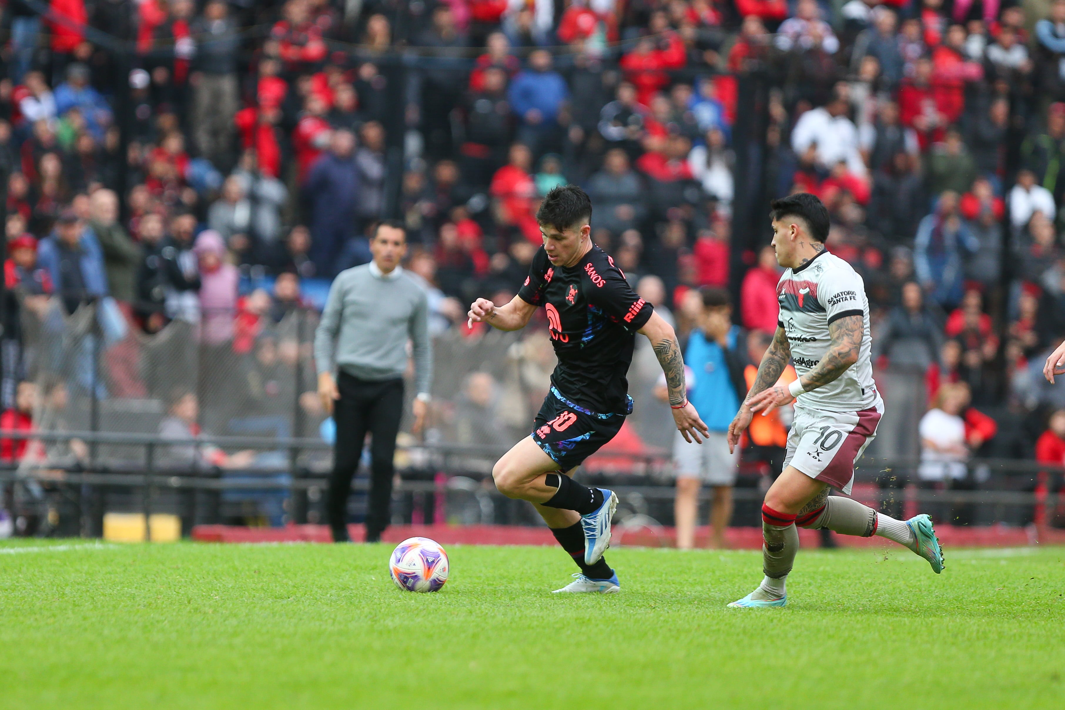 Zapelli, de buen partido, en la visita del Pirata a Colón, en Santa Fe. (Prensa Belgrano)