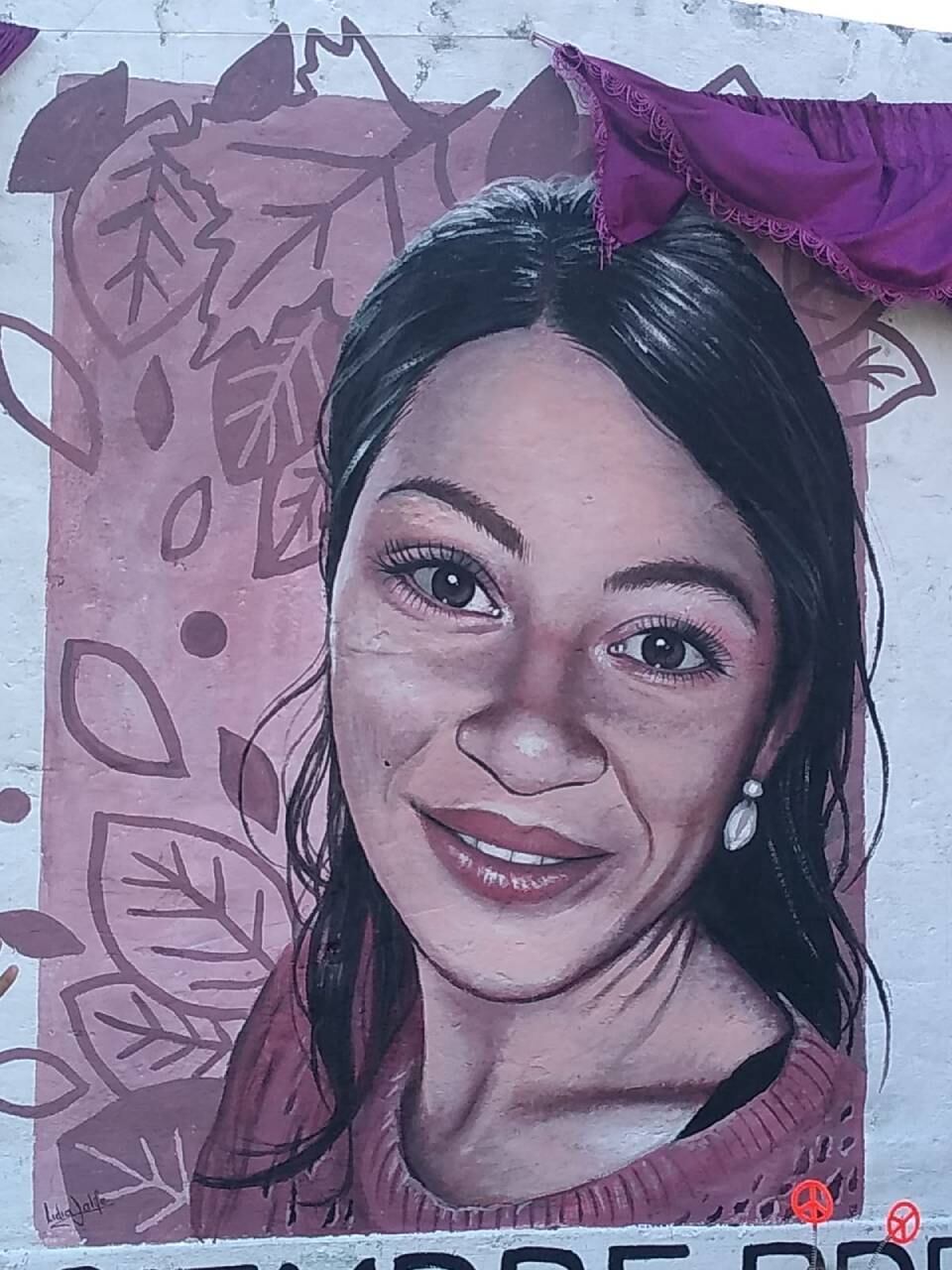 En el pueblo donde vivía Verónica pintaron un mural para recordarla.