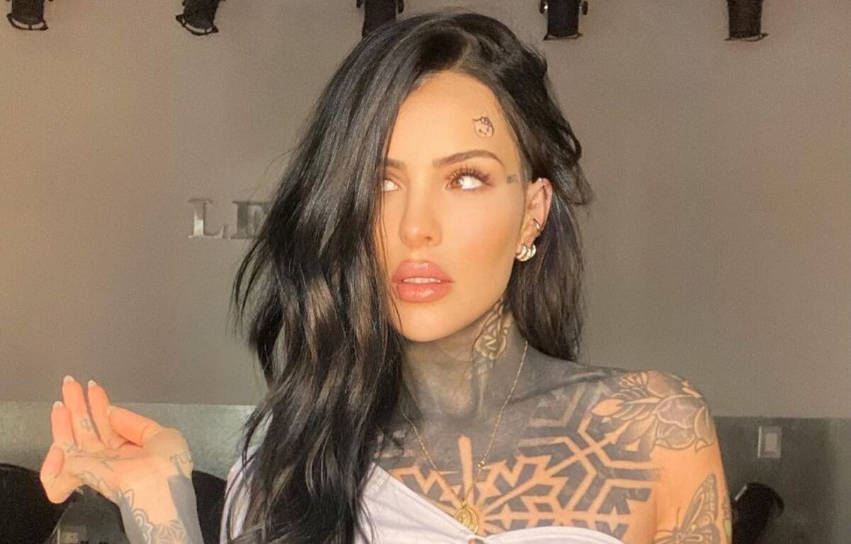 Cande Tinelli lo hizo de nuevo: dejó su abdomen al descubierto con un look estilo rockera