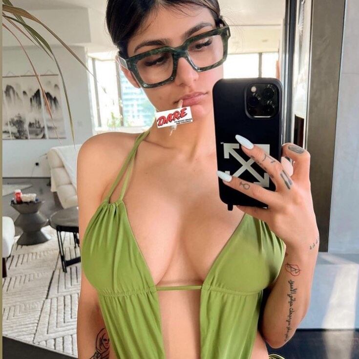 Mia Khalifa subió la temperatura en Instagram.