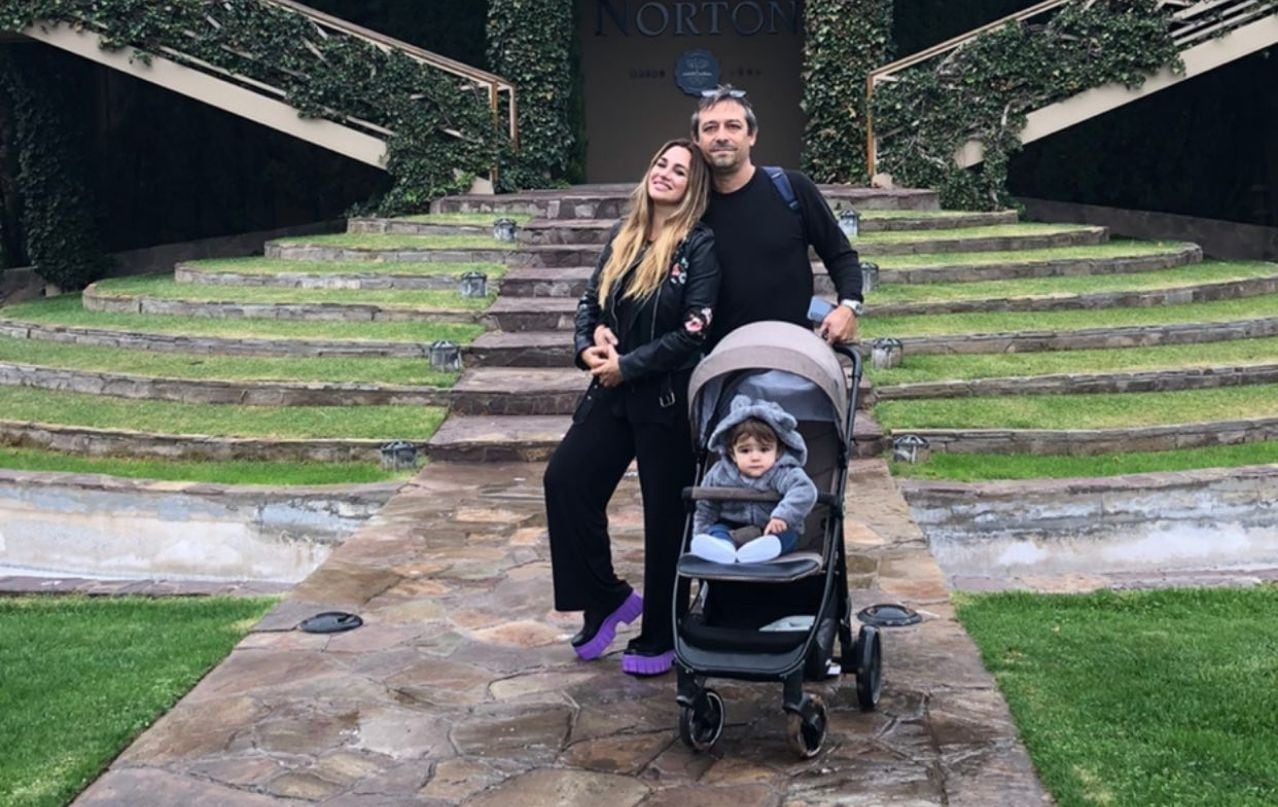 Belén Francese y Fabián Lencinas junto a su hijo Vitto en Mendoza.