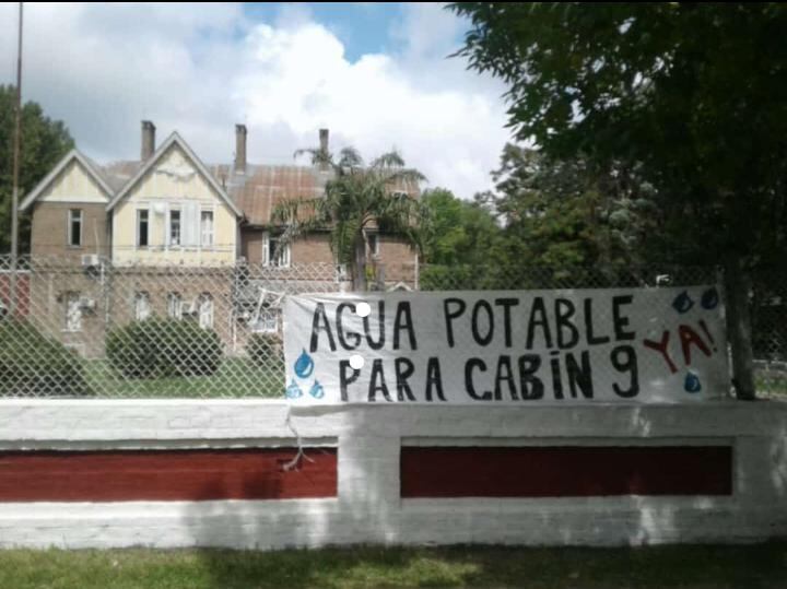 Nuevamente los vecinos de Cabín 9 exigen agua potable en sus casas sin tener que ir al tanque a retirarla (Yolanda Ruiz)