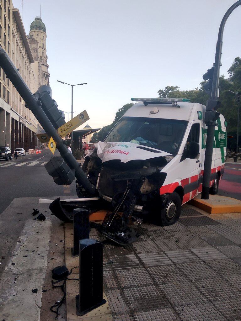 Choque de ambulancia en el centro porteño