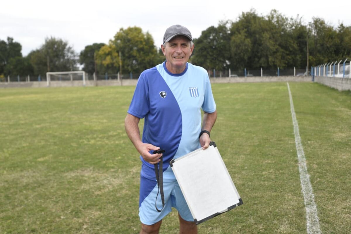Héctor Arzubialde asumió como DT de Racing: “Quiero ayudarlo a crecer”