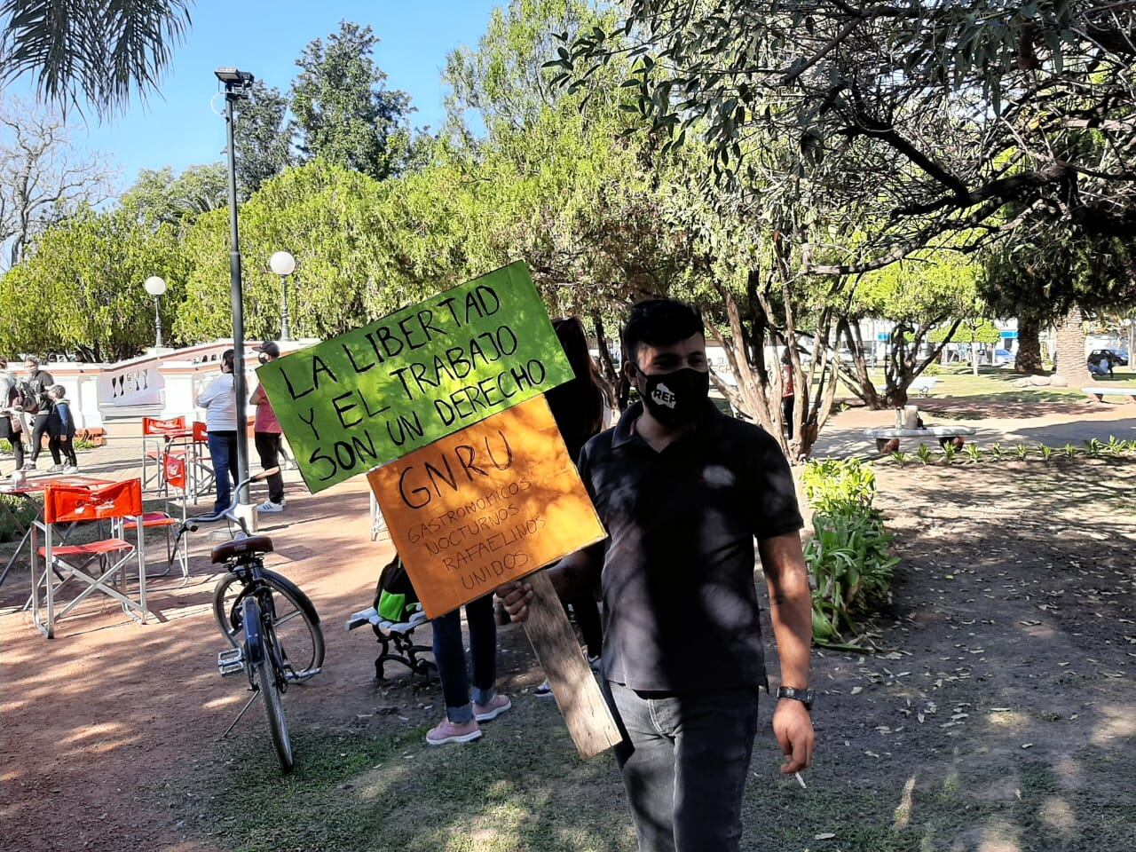 Manifestación de gimnasios y gastronómicos autoconvocados en la Plaza 25 de Mayo