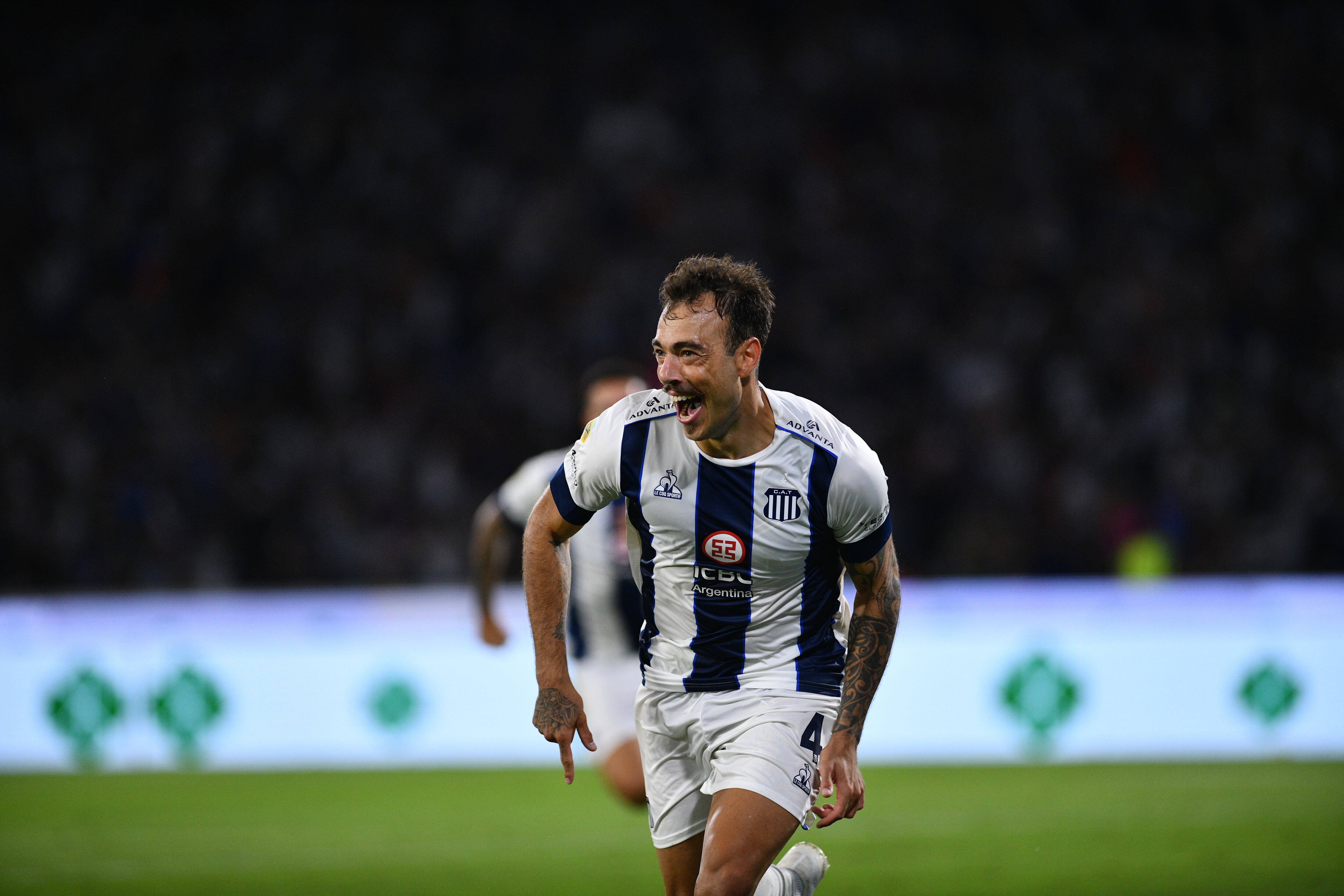 Matías Catalán marca el cuarto gol para Talleres vs Rosario Central. (Pedro Castillo / La Voz)