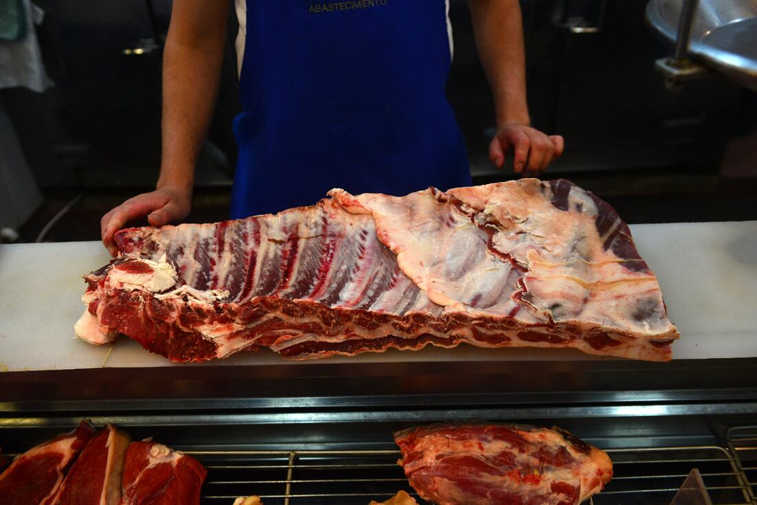 Van a ser cinco los cortes de carne que se presentarán en las góndolas a precios populares: falda, tapa de asado, asado, matambre y vacío.