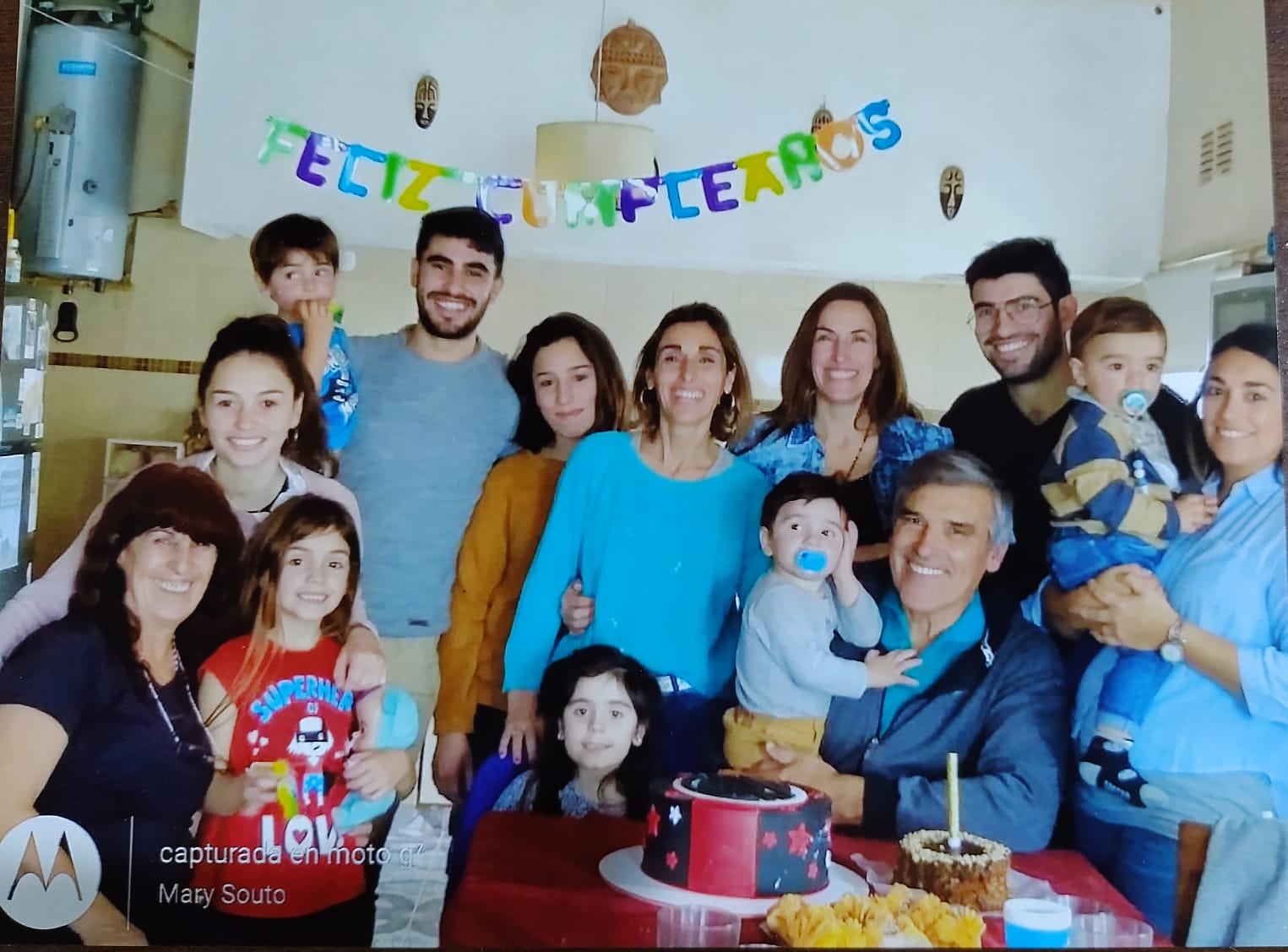 Carlos Ávila con su familia