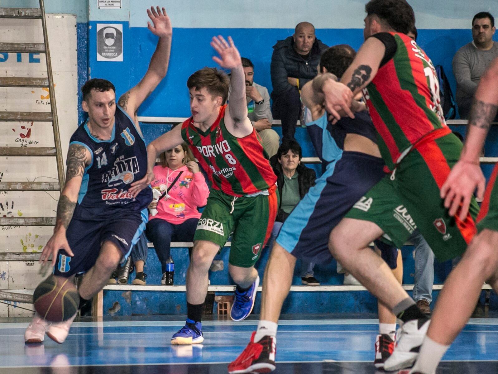 Club de Pelota derrotó a Sarmiento y continúa como lider del Torneo
