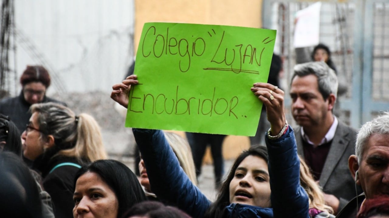 Presunta violación en un colegio de San Juan generó indignación y violencia entre padres y directivos