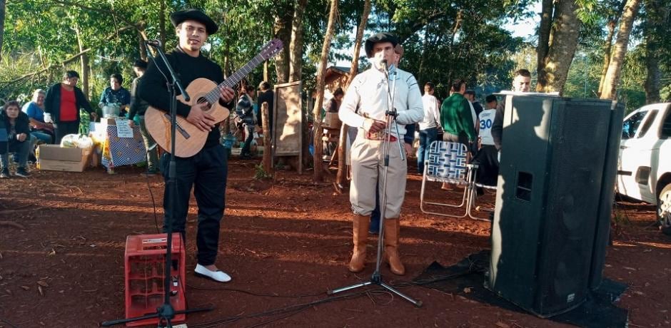 El barrio Sarmiento se lució con jineteada y bandas en vivo.