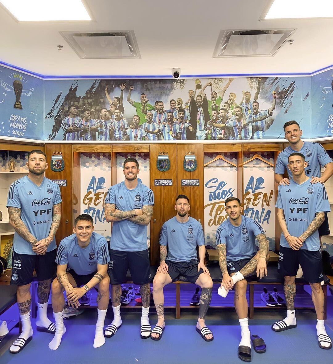 Un grupo de los campeones del mundo, con Lionel Messi y el cordobés Paulo Dybala, otra vez juntos en el predio de AFA.