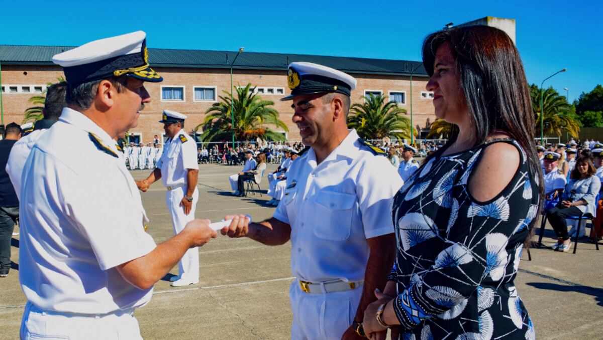 Puerto Belgrano: acto de ascenso a Suboficiales Mayores y despedida del personal que pasa a retiro