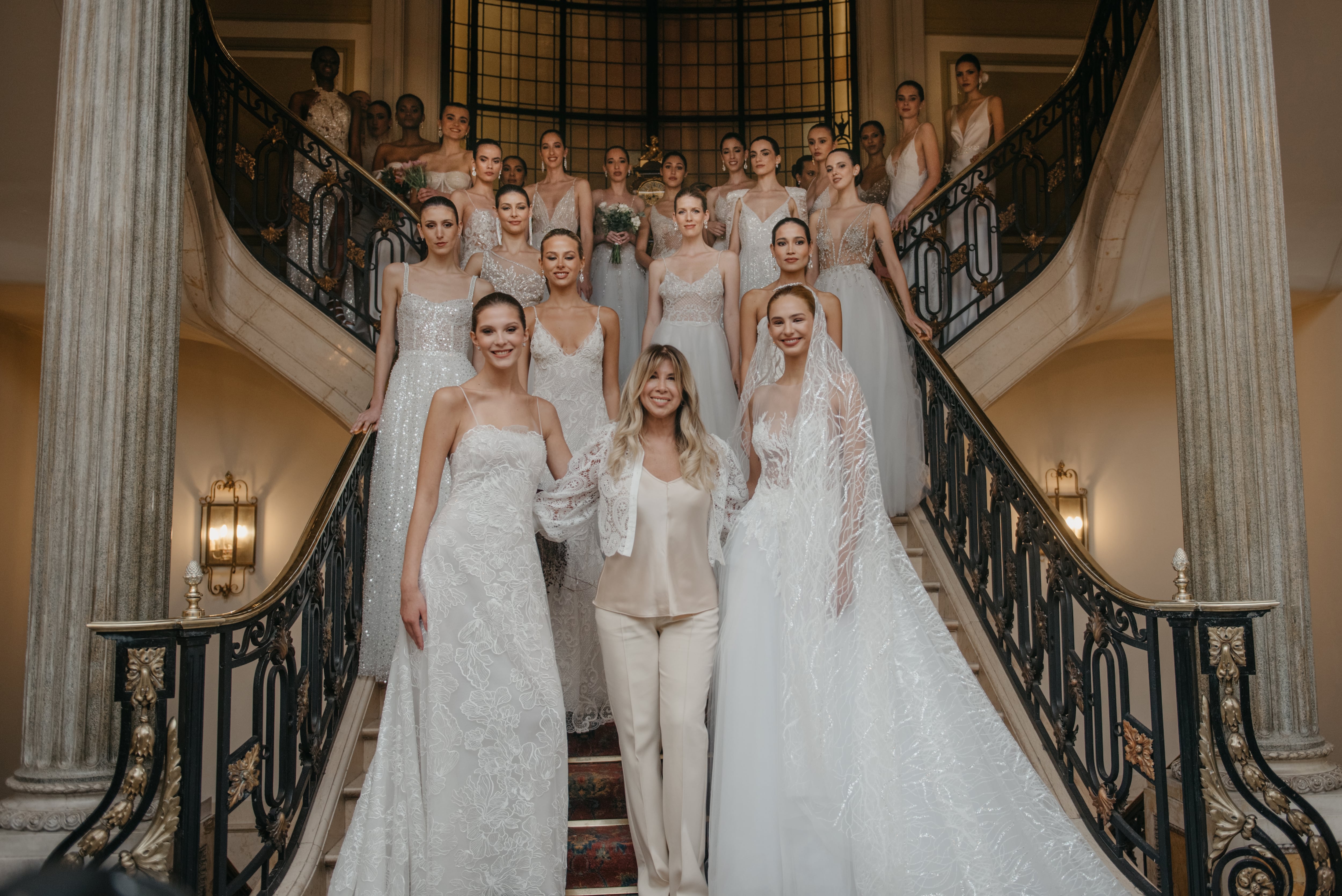 Así es la colección de vestidos de novias de Claudia Arce.